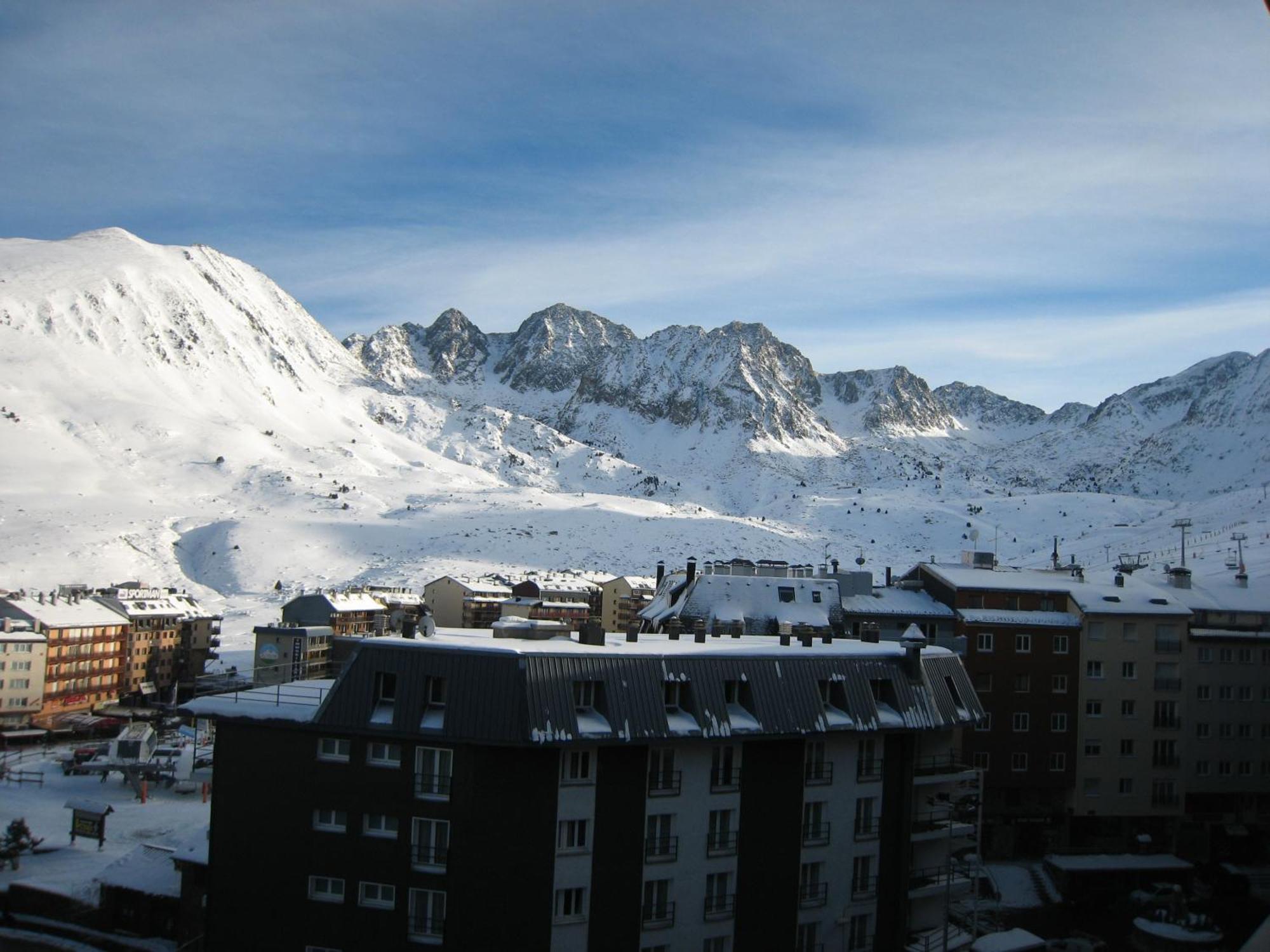 Apartamentos Grifovacances Nevada Pas De La Casa Bagian luar foto