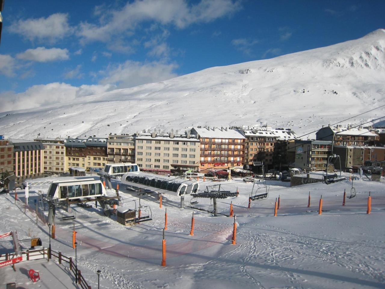 Apartamentos Grifovacances Nevada Pas De La Casa Bagian luar foto